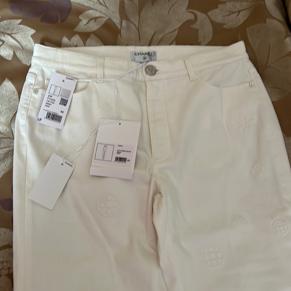 CHANEL BNWT Ladies Logo White Jeans
